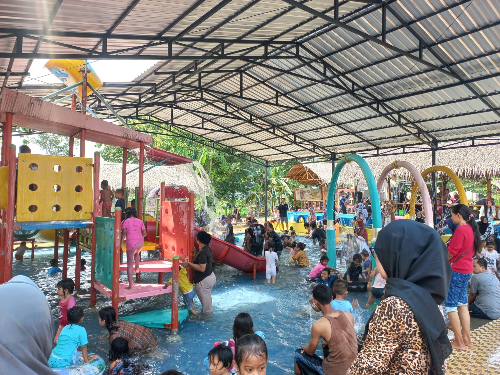 Hidup Segar di Tirta Gading: Kolam Renang & Rumah Makan Favorit Cilacap